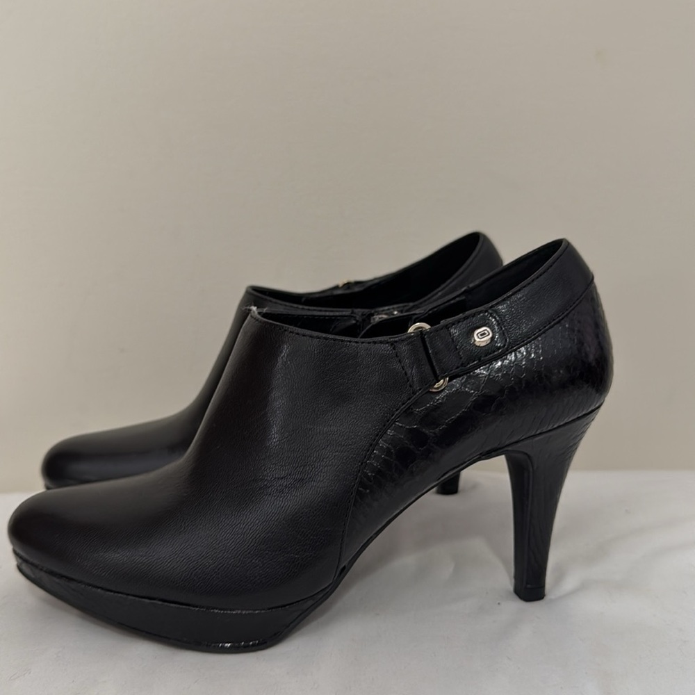 Bandolino black leather heeled bootie in size 6.5 - Picture 2 of 9